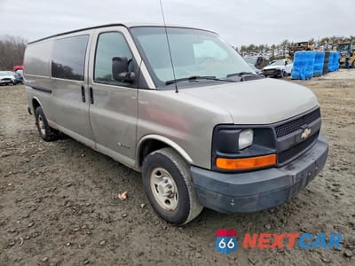 Czwarte zdjęcie samochodu z boku: 2003 CHEVROLET EXPRESS G3500 VIN:1GCHG39U031231730 - miniatura