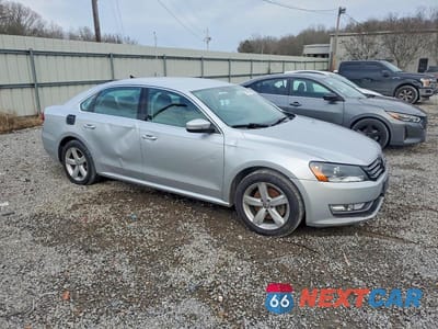 Czwarte zdjęcie samochodu z boku: 2015 VOLKSWAGEN PASSAT S VIN:1VWAT7A33FC087779 - miniatura