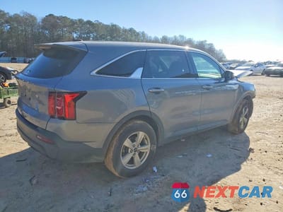 Trzecie zdjęcie samochodu z tyłu: 2022 KIA SORENTO LX VIN:5XYRG4LC9NG076107 - miniatura