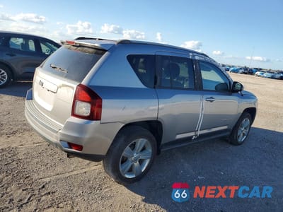 Trzecie zdjęcie samochodu z tyłu: 2016 JEEP COMPASS SPORT VIN:1C4NJCBA3GD611556 - miniatura