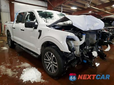 Czwarte zdjęcie samochodu z boku: 2023 FORD F150 SUPERCREW VIN:1FTEW1EP6PKE37063 - miniatura