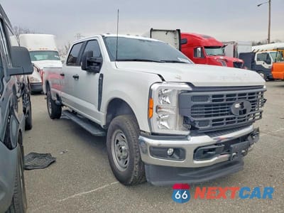 Czwarte zdjęcie samochodu z boku: 2023 FORD F350 SUPER DUTY VIN:1FT8W3BA9PEE03786 - miniatura