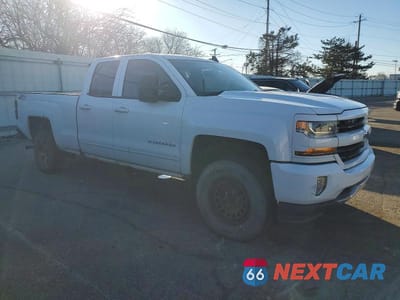 Czwarte zdjęcie samochodu z boku: 2016 CHEVROLET SILVERADO K1500 LT VIN:1GCVKREC5GZ382684 - miniatura