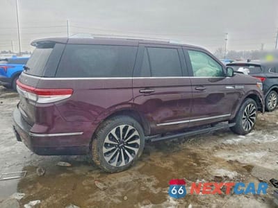Trzecie zdjęcie samochodu z tyłu: 2024 LINCOLN NAVIGATOR RESERVE VIN:5LMJJ2LG3REL00100 - miniatura