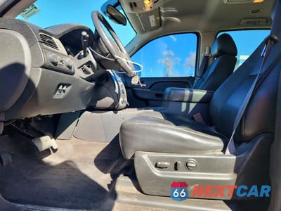 Zdjęcie 7 z 13 samochodu: 2011 CHEVROLET SUBURBAN K1500 LT VIN:1GNSKJE31BR125493 - miniatura
