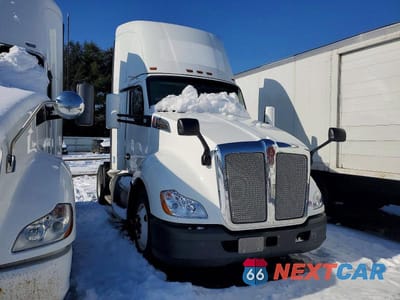 2018 KENWORTH T680 SEMI TRUCK 1XKYA48X8JJ204375 - główne zdjęcie licytacji z USA - miniatura