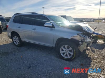 Czwarte zdjęcie samochodu z boku: 2011 TOYOTA HIGHLANDER BASE VIN:5TDBK3EH0BS072061 - miniatura