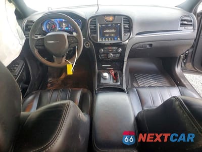 Zdjęcie 8 z 13 samochodu: 2023 CHRYSLER 300 S VIN:2C3CCABG0PH585211 - miniatura