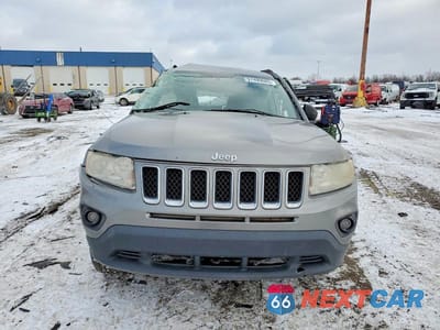 Piąte zdjęcie samochodu w środku: 2011 JEEP COMPASS SPORT VIN:1J4NF1FB2BD257962 - miniatura