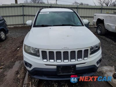 Piąte zdjęcie samochodu w środku: 2014 JEEP COMPASS LATITUDE VIN:1C4NJDEB6ED826985 - miniatura