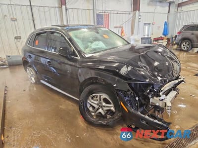 Czwarte zdjęcie samochodu z boku: 2019 AUDI Q5 PREMIUM VIN:WA1ANAFY8K2138685 - miniatura