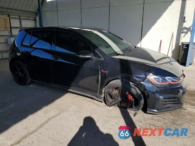 Czwarte zdjęcie samochodu z boku: 2018 VOLKSWAGEN GTI S/SE VIN:3VW447AU4JM281411 - miniatura