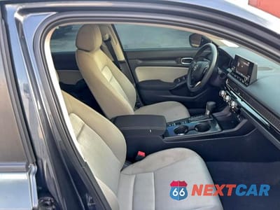 Piąte zdjęcie samochodu w środku: 2022 HONDA CIVIC LX VIN:2HGFE2F2XNH511185 - miniatura