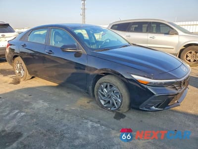 Czwarte zdjęcie samochodu z boku: 2026 HYUNDAI ELANTRA BLUE VIN:KMHLM4DJ2TU184667 - miniatura