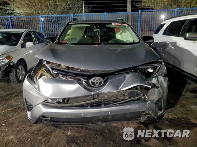 Piąte zdjęcie samochodu w środku: 2018 TOYOTA RAV4 LE VIN:JTMZFREV7JD131614 - miniatura