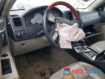 Zdjęcie 8 z 12 samochodu: 2006 CHRYSLER 300C VIN:2C3LA63H06H244562 - miniatura