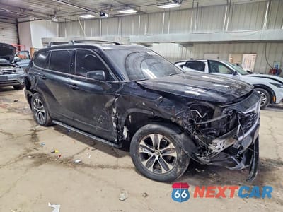 Czwarte zdjęcie samochodu z boku: 2022 TOYOTA HIGHLANDER XLE VIN:5TDGZRBH0NS193301 - miniatura