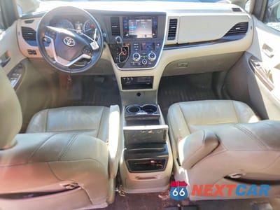 Zdjęcie 8 z 12 samochodu: 2017 TOYOTA SIENNA VIN:5TDYZ3DC0HS839203 - miniatura