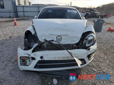 Piąte zdjęcie samochodu w środku: 2018 VOLKSWAGEN BEETLE S VIN:3VWFD7AT4JM705749 - miniatura