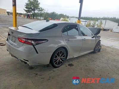 Trzecie zdjęcie samochodu z tyłu: 2024 TOYOTA CAMRY SE VIN:4T1G11AK0RU256626 - miniatura