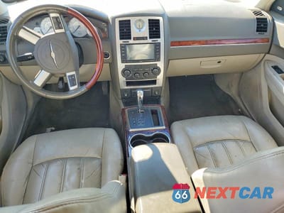 Zdjęcie 8 z 11 samochodu: 2008 CHRYSLER 300C VIN:2C3KA63H88H242251 - miniatura