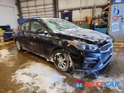 Czwarte zdjęcie samochodu z boku: 2021 KIA FORTE FE VIN:3KPF24AD3ME321069 - miniatura