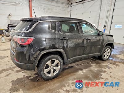 Trzecie zdjęcie samochodu z tyłu: 2020 JEEP COMPASS LATITUDE VIN:3C4NJDBB9LT229017 - miniatura
