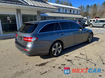 Czwarte zdjęcie samochodu z boku: 2017 MERCEDES-BENZ E 400 4MATIC VIN:WDDZH6GB9HA239374 - miniatura