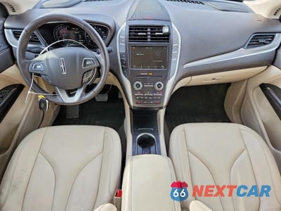 Zdjęcie 8 z 14 samochodu: 2019 LINCOLN MKC VIN:5LMCJ1D91KUL11921 - miniatura