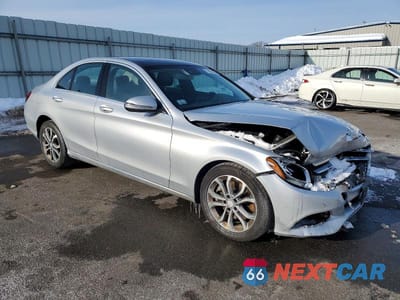 Czwarte zdjęcie samochodu z boku: 2017 MERCEDES-BENZ C 300 4MATIC VIN:55SWF4KBXHU206839 - miniatura