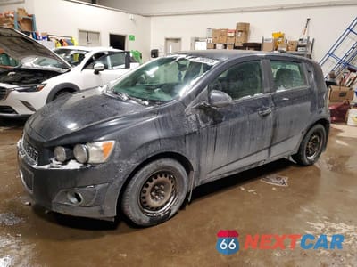 2014 CHEVROLET SONIC LS 1G1JB6EH4E4215857 - główne zdjęcie licytacji z USA - miniatura