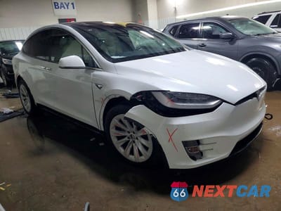 Czwarte zdjęcie samochodu z boku: 2020 TESLA MODEL X VIN:5YJXCDE23LF298783 - miniatura