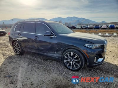 Czwarte zdjęcie samochodu z boku: 2019 BMW X7 XDRIVE50I VIN:5UXCX4C51KLS35692 - miniatura