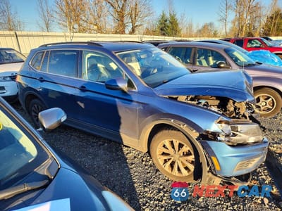 Czwarte zdjęcie samochodu z boku: 2019 VOLKSWAGEN TIGUAN SE VIN:3VV2B7AX8KM079930 - miniatura