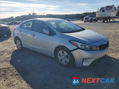 Czwarte zdjęcie samochodu z boku: 2018 KIA FORTE LX VIN:3KPFK4A71JE197504 - miniatura