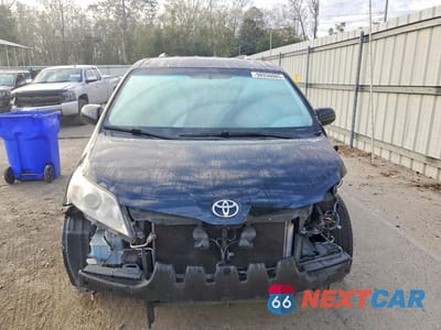 Piąte zdjęcie samochodu w środku: 2017 TOYOTA SIENNA XLE PREMIUM 8-PASSENGER VIN:5TDYZ3DC4HS892602 - miniatura