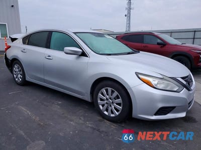 Czwarte zdjęcie samochodu z boku: 2016 NISSAN ALTIMA 2.5 VIN:1N4AL3AP7GN364430 - miniatura