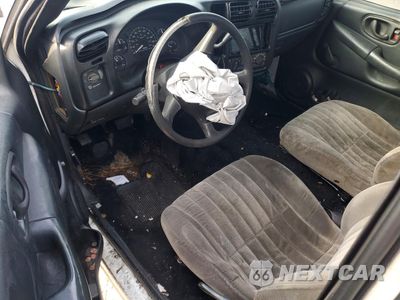 Zdjęcie 8 z 13 samochodu: 2003 CHEVROLET S TRUCK S10 VIN:1GCCS14H738231951 - miniatura