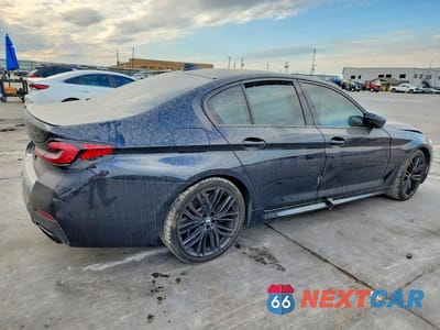 Trzecie zdjęcie samochodu z tyłu: 2022 BMW M550XI VIN:WBA13BK05NCJ42318 - miniatura