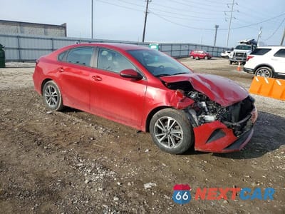 Czwarte zdjęcie samochodu z boku: 2023 KIA FORTE LXS VIN:3KPF24AD3PE639732 - miniatura