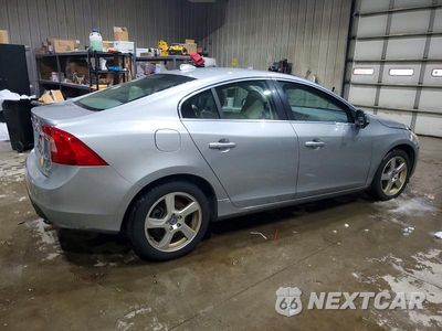 Trzecie zdjęcie samochodu z tyłu: 2013 VOLVO S60 T5 VIN:YV1612FS3D1216768 - miniatura