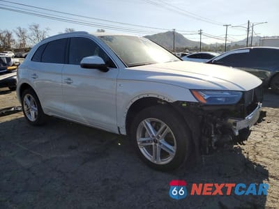 Czwarte zdjęcie samochodu z boku: 2025 AUDI Q5 E PREMIUM 55 VIN:WA1G2AFY9S2065779 - miniatura