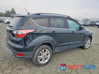 Trzecie zdjęcie samochodu z tyłu: 2018 FORD ESCAPE SE VIN:1FMCU0GD0JUA31247 - miniatura