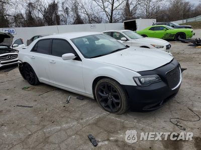 Czwarte zdjęcie samochodu z boku: 2019 CHRYSLER 300 S VIN:2C3CCABG6KH698864 - miniatura
