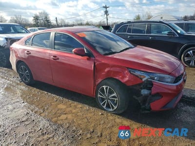 Czwarte zdjęcie samochodu z boku: 2024 KIA FORTE LX VIN:3KPF24AD3RE763311 - miniatura