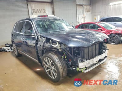 Czwarte zdjęcie samochodu z boku: 2025 BMW X7 XDRIVE40I VIN:5UX23EM04S9W58165 - miniatura