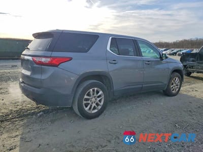 Trzecie zdjęcie samochodu z tyłu: 2019 CHEVROLET TRAVERSE LS VIN:1GNERFKW1KJ169688 - miniatura