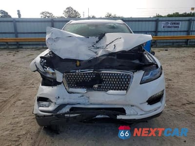 Piąte zdjęcie samochodu w środku: 2019 LINCOLN MKC RESERVE VIN:5LMCJ3C9XKUL02034 - miniatura