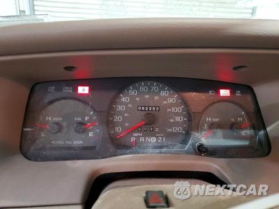 Zdjęcie 9 z 11 samochodu: 2005 MERCURY GRAND MARQUIS LS VIN:2MEFM75WX5X649607 - miniatura