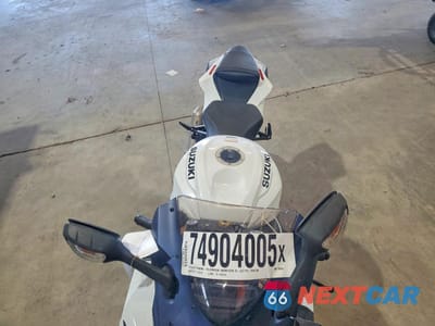 Piąte zdjęcie samochodu w środku: 2024 SUZUKI GSX-R600 VIN:JS1GN7FA9R7100055 - miniatura